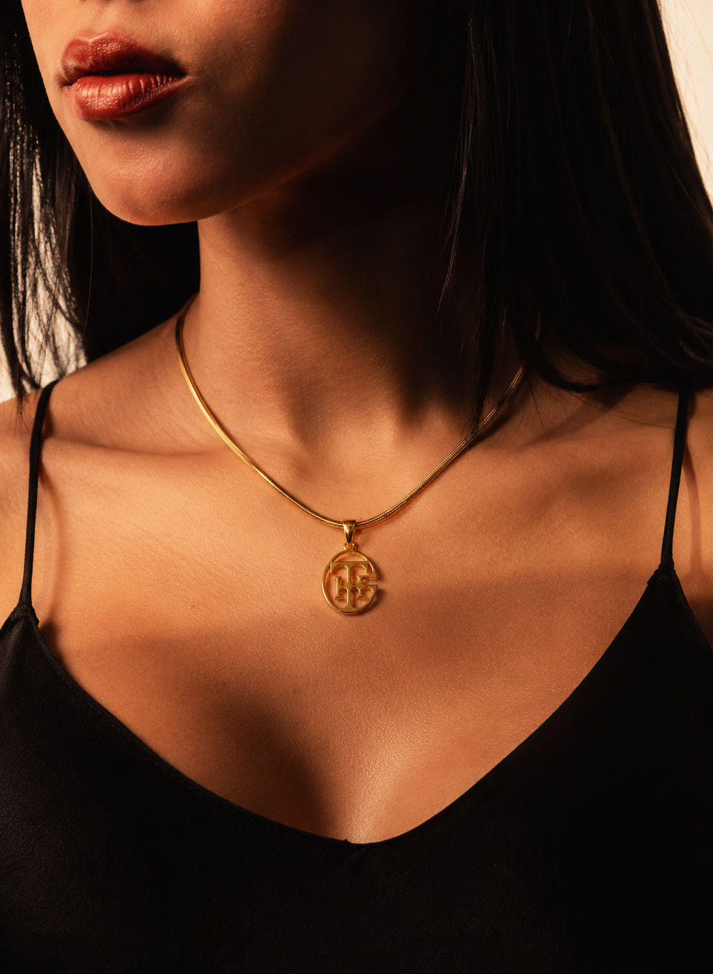 The open Seal Necklace